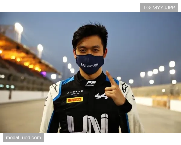 假如周冠宇上热搜，准不是赛果，是他赛外那股子有钱人的生活味